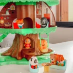 The Magic Tree - Educational Playset with 2 Characters and 12 Accessories 700200F