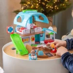 The Polyclinic - Educational Playset with 1 Character and 7 Accessories 700219F